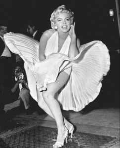 Marilyn Monroe w filmie Słomiany wdowiec