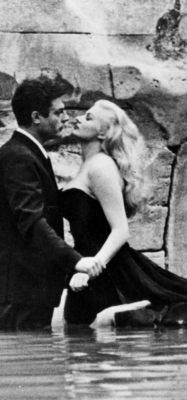 Słodkie życie - Fellini, scena w fontannie