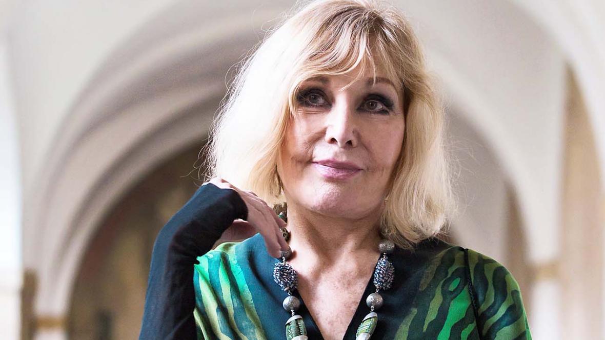 Gwiazdy kiedyś i dziś porównaj zdjęcia - Kim Novak 2021