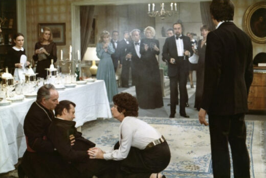 The Discreet Charm of the Bourgeoisie film analysis