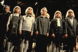 wioska przeklętych film recenzja